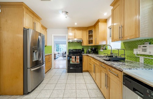 Mount Pleasant House | 💥💎3 bedrooms 1.5 baths near Downtown W/AC 2 car parking. 1204 sq ft/111 sq m