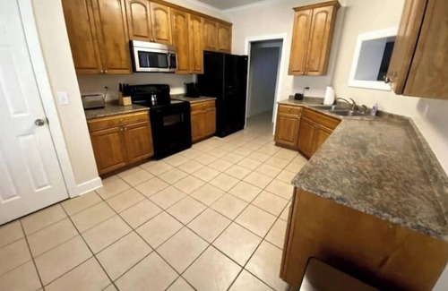 Starkville House | 3 Bedrooms 1 mile from campus