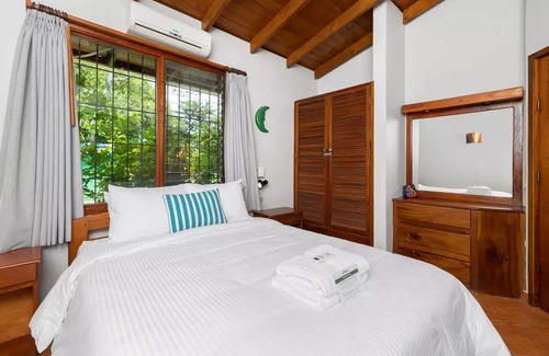Tamarindo Hotel | 3 Bedrooms 2 bathrooms Family Suite at Hotel Bahia Esmeralda