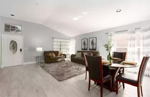 Lindfields House | 3 Bedrooms 2 Bathrooms Lindfields 3026 Bc