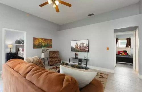 Lindfields House | 3 Bedrooms 2 Bathrooms Lindfields 3026 Bc