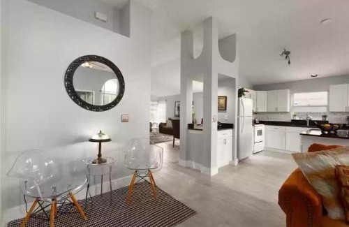 Lindfields House | 3 Bedrooms 2 Bathrooms Lindfields 3026 Bc
