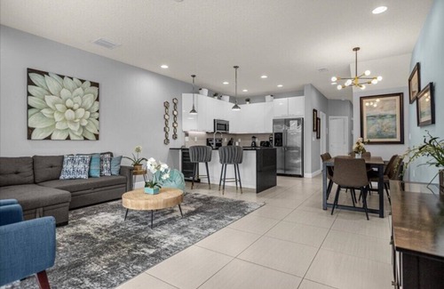 Four Corners House | 3 Bedrooms/3 Bathroom The Retreat (1523 RC)