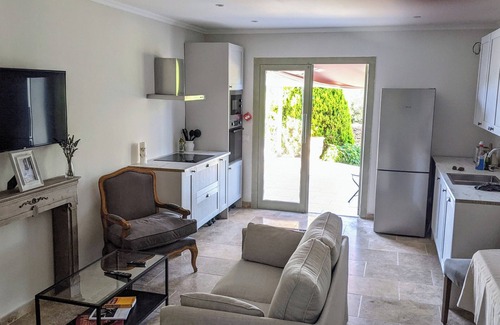Vaugines Apartment | 3 Bedrooms, 3 Bathrooms - near Lourmarin - Apartment 6