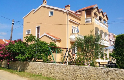Privlaka Apartment | 3 bedrooms appartement at Privlaka 250 m away from the beach with sea view and enclosed garden
