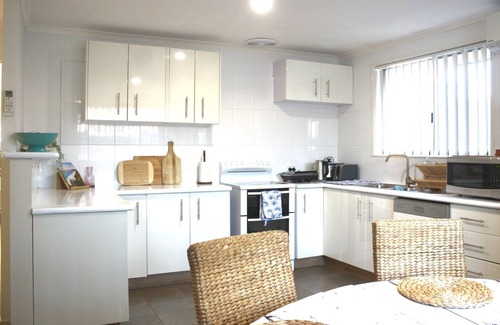 Warilla House | 3 bedrooms Beach style family entertainers