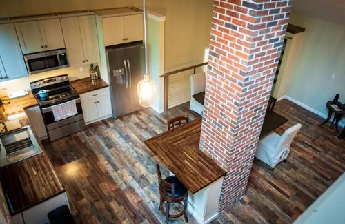 Bridgton House | 3 bedrooms, close to skiing and lakes.
