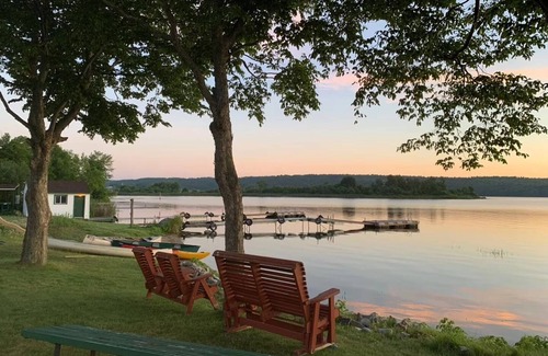 Rideau Lakes Cabin | 3 bedrooms Cozy Cabin on Westport Ontario, Family and pet friendly !