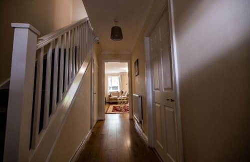 Peckham Apartment | 3 Bedrooms House-sofabed-parking-bbqstove-garden