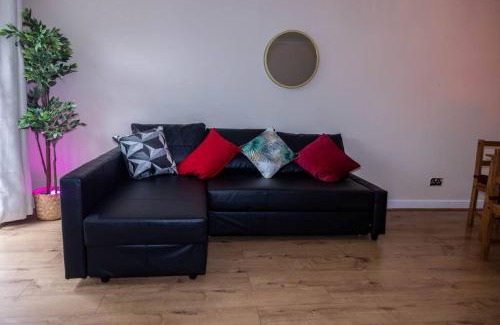 Peckham Apartment | 3 Bedrooms House-sofabed-parking-bbqstove-garden