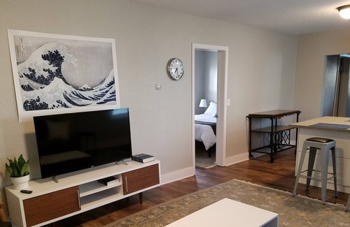 Northeast Minneapolis Apartment | 3 Bedrooms in NE Mpls Art District