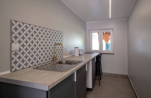 Penina House | 3 Bedrooms Renovate House, 10 minutes drive to the beach. Private Pool