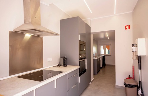 Penina House | 3 Bedrooms Renovate House, 10 minutes drive to the beach. Private Pool