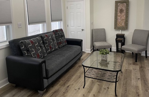 Orange Apartment | 3 Bedrooms with Parking. Easy ride to NYC , Newark and The American Dream Mall