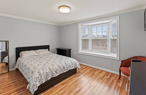 Germantown House | 3 beds - sleeps 6! Single Family home in center of Germantown!