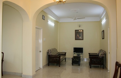 Toli Chowki Apartment | 3 BHK Beautifully Furnished Apartment with Kitchen and attached Bath rooms.
