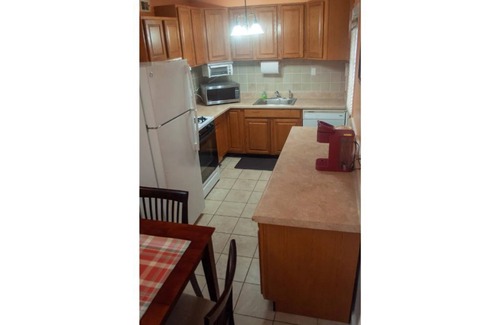 Bayview House | 3 blocks from the beach! 3 BR w/fenced backyard