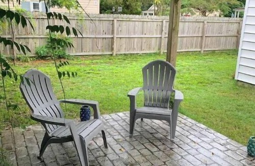 Bayview House | 3 blocks from the beach! 3 BR w/fenced backyard
