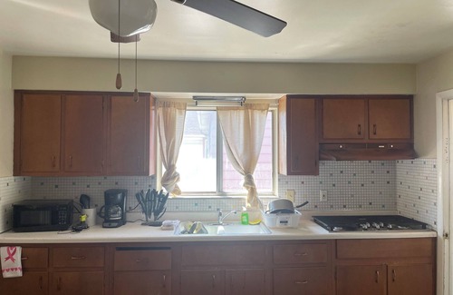 Garfield Heights Apartment | 3 BR 1 BA air-conditioned spacious Wi-Fi TV yard spacious large kitchen.