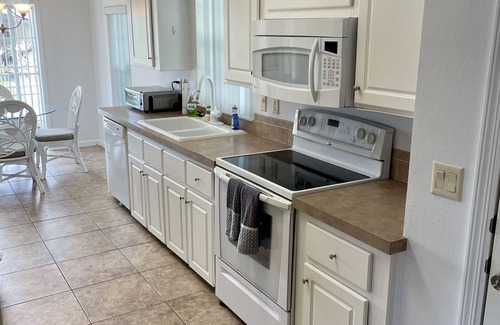 Palmetto House | 3 BR 2 BA newly remodeled house w/nearby beaches, parks, shopping and nightlife