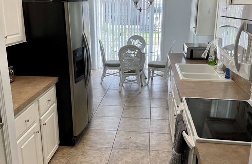 Palmetto House | 3 BR 2 BA newly remodeled house w/nearby beaches, parks, shopping and nightlife