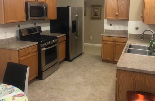 Mission Bend House | 3 BR/2Bath | Freshly Renovated Home w/ King Bed |