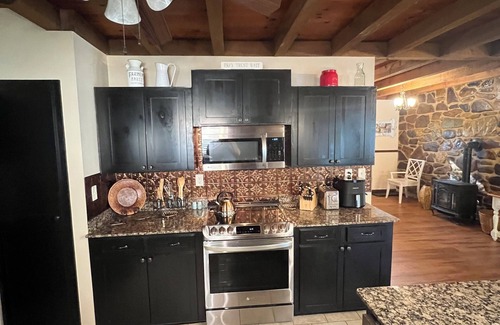 Robbinsville House | 3 br 3 bath spacious home 1 mi from Robbinsville with WiFi, AC and 2 car garage