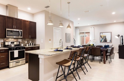 West Kissimmee Villa | ★ 3 BR 3BA Villa 5min→Disneyworld | Hot Tub | BBQ