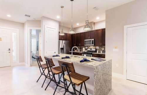 West Kissimmee Villa | ★ 3 BR 3BA Villa 5min→Disneyworld | Hot Tub | BBQ