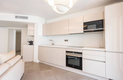 Pointe Croisette Apartment | 3-Br Apartment with Pool, Parking & Beaches 100m away
