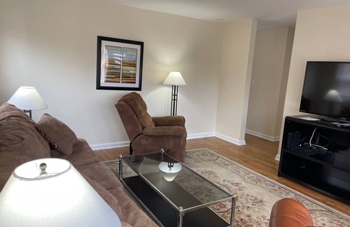 Woodland Hills House | 3 BR, close to fun, entertainment, shops, xway and your own rooms!