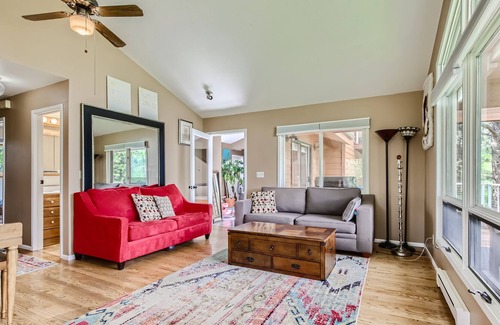 Boulder House | 3 BR Family friendly Mountain Home with deck and views