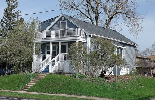 Cudahy House | 3 BR Family home between MKE airport and Lake Michigan