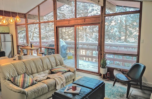 Huntsville House | 3 BR Harp Hygge House. Only 8min to Hidden Valley!