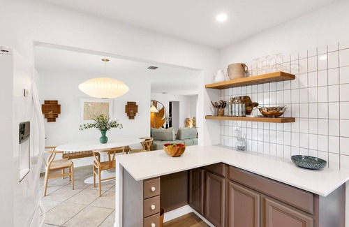 Central Corals House | 3 Br home, Clean, Close to Beach, Relaxing Vibe