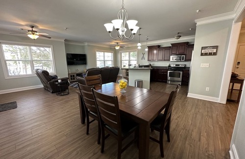 Milledgeville Condo | 3 BR Lake Retreat King Bed, Deep Water Docks, & High Speed Wi-Fi