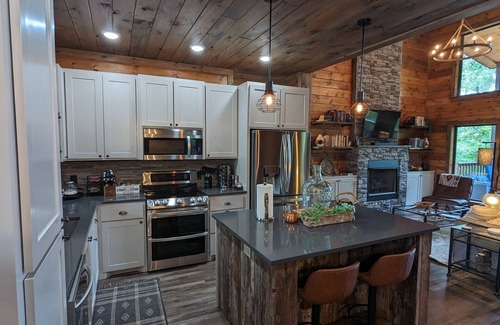 Jasper Cabin | 3 BR Luxury Cabin & Hot Tub near Buffalo River!