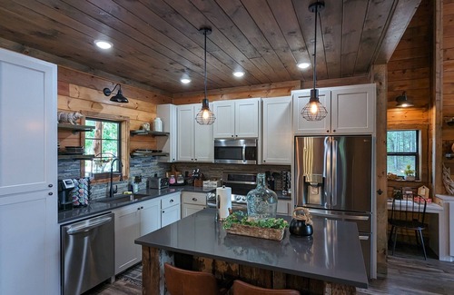 Jasper Cabin | 3 BR Luxury Cabin & Hot Tub near Buffalo River!