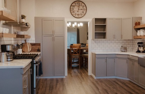 Central Tacoma Apartment | 3 BR Modern Tacoma Apartment Home