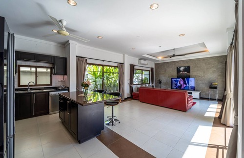 Nong Kae Villa | 3 BR Pool Villa in Great Location BUB