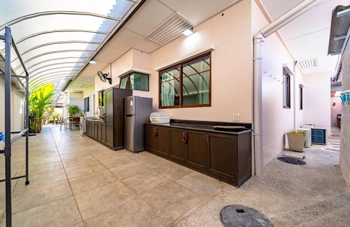 Nong Kae Villa | 3 BR Pool Villa in Great Location BUB