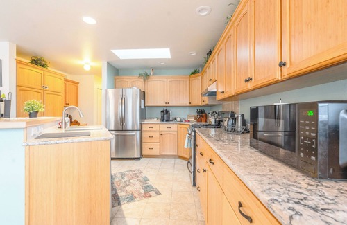 Camano Island House | 3 BR Retreat Home~ Hot tub~Country Club and Private Beach Access