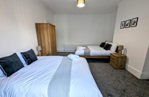 South Shields Apartment | 3 Br Spacious Perfect For The Family And Work