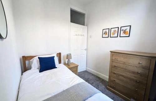 South Shields Apartment | 3 Br Spacious Perfect For The Family And Work
