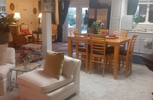 Young Harris Apartment | 3 BR "The Terrace" DOGS go FREE-NO STAIRS