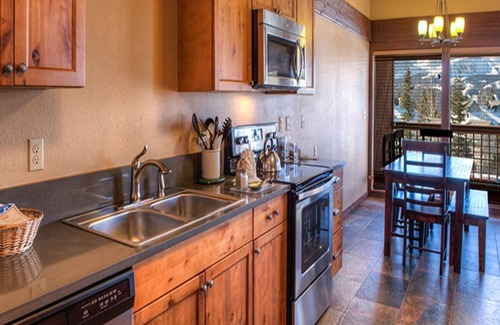 Woodmoor House | 3-BR Townhouse w/hot tub and great views. Minutes from ski slopes.