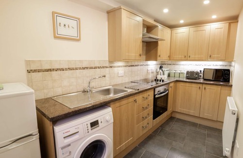 Bala Cottage | 3 BYTHYNNOD YR ARAN, pet friendly, character holiday cottage in Bala