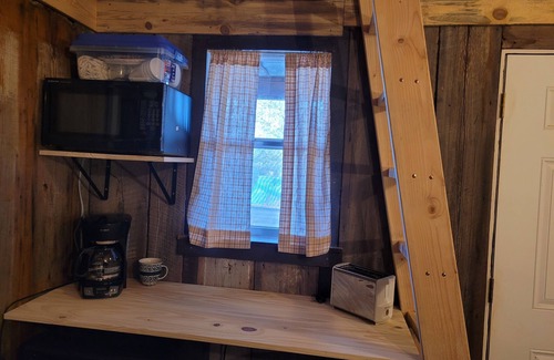 Bruno Cabin | 3 cabins on 2 acres - Great for groups - Minutes to Buffalo