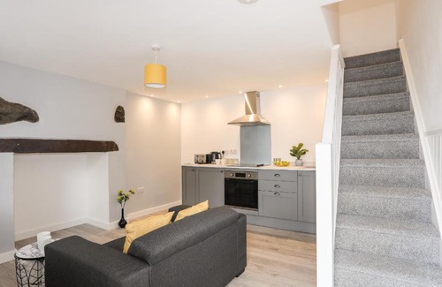 Bangor House | 3 Cae Chwarel