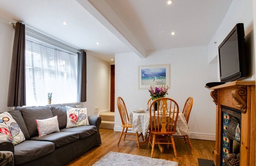 Taff's Well House | 3 Cardiff Road - Two Bedroom House, Sleeps 4